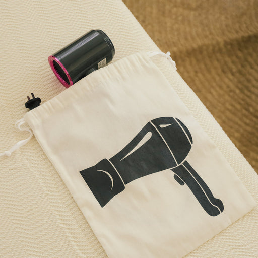 Travel organizers and bags perfect for both men and women. Made by home decor brand Domesticity. Available online in the Philippines.