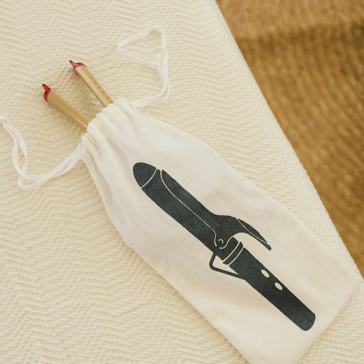 Travel organizers and bags perfect for both men and women. Made by home decor brand Domesticity. Available online in the Philippines.