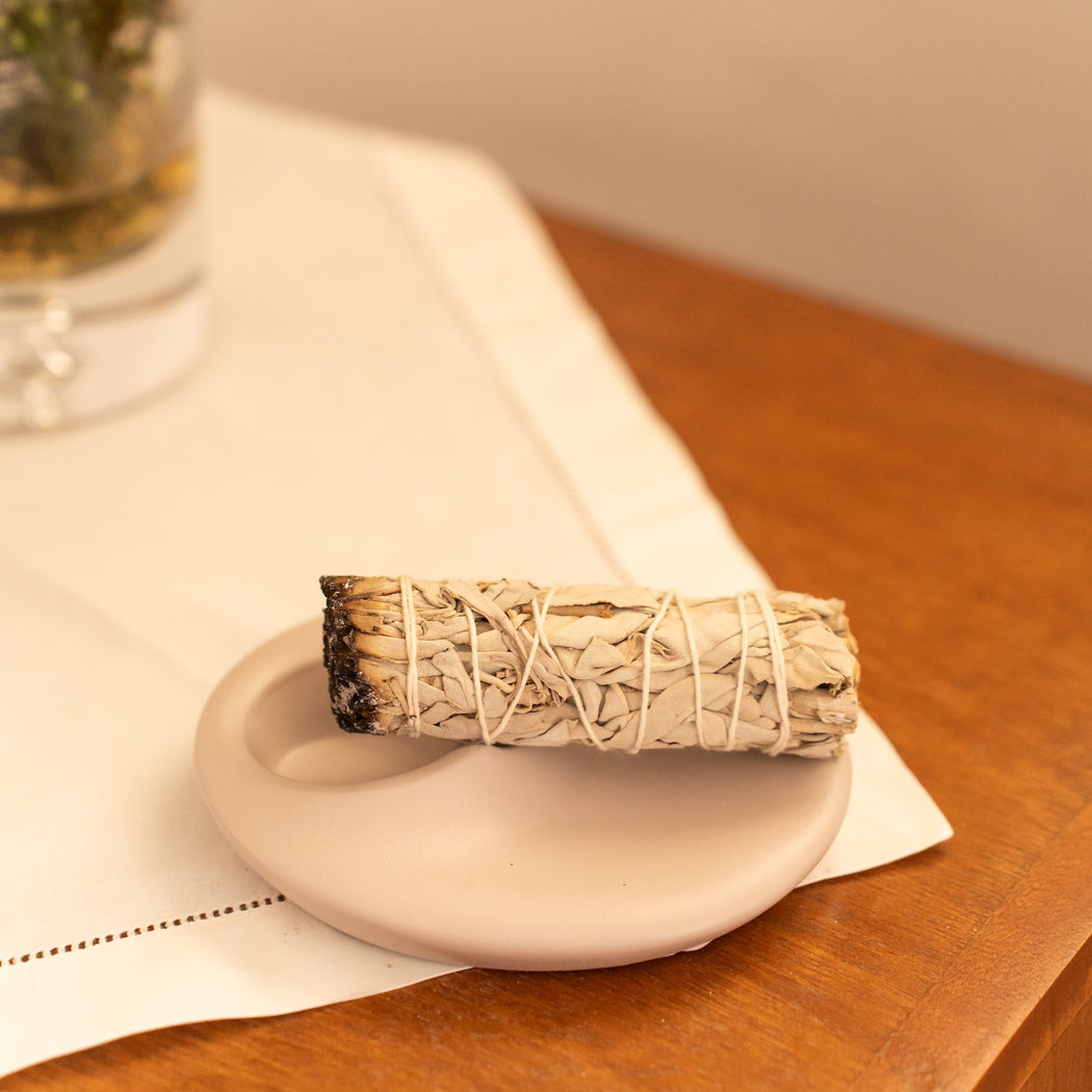 Palo Santo & Sage Ceramic Dish – Perfect for Smudging Rituals