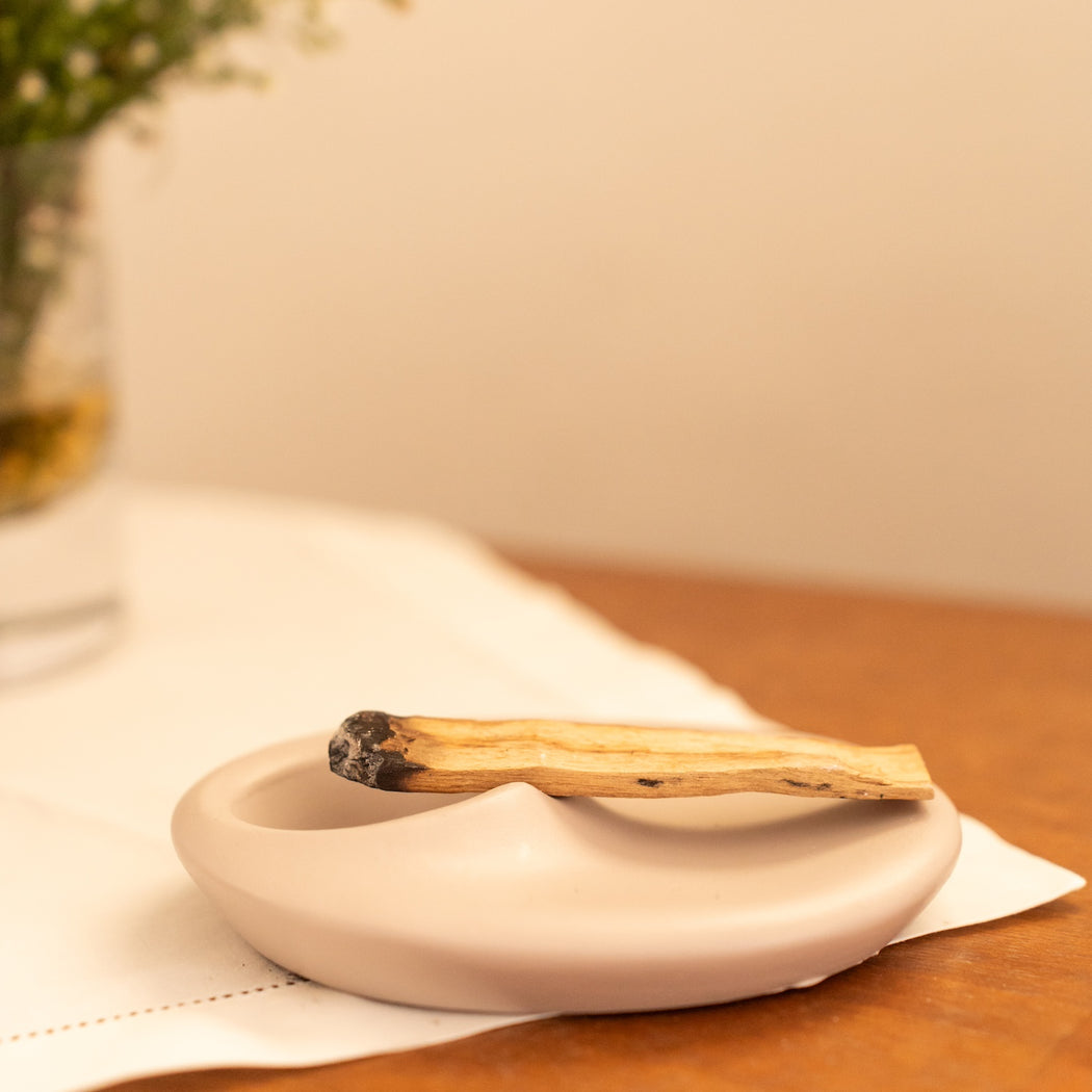 Palo Santo & Sage Ceramic Dish – Perfect for Smudging Rituals