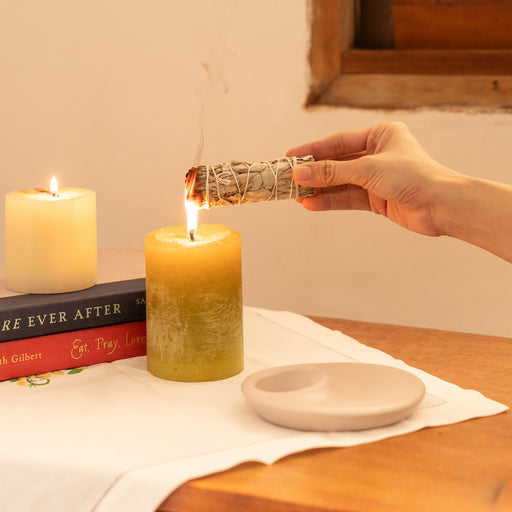 Palo Santo & Sage Ceramic Dish – Perfect for Smudging Rituals