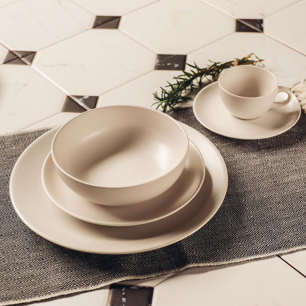 A timeless design dinnerware set that serves the perfect backdrop for all your favorite recipes. Dining table accessories available online through Domesticity in the Philippines.