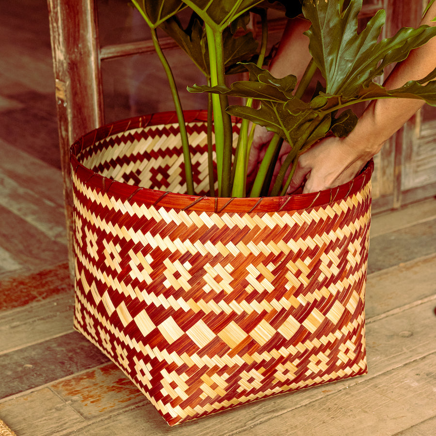 Surround yourself with beautiful home accessories for your entryway handcrafted by a Gawad Kalinga community from Negros Occidental Philippines. Get home décor ideas and other essentials from Domesticity.