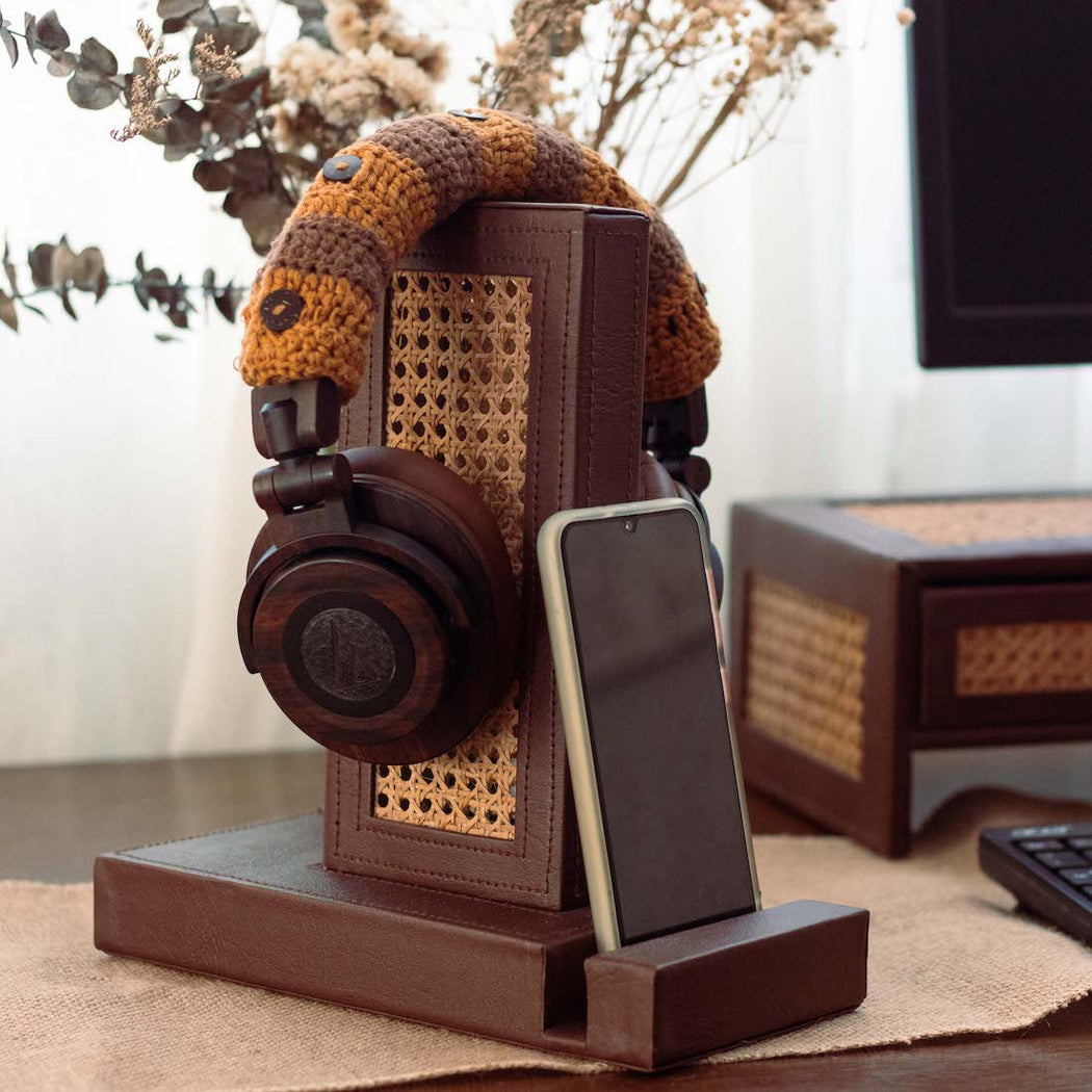  Keeps your tech gadgets within reach and your desk clutter-free. A stand for both your headset and mobile phone. Aesthetically pleasing while seamlessly blending in with your home office interiors. Practical organizing accessories to help set up your office as we safely work from home. Available online through Domesticity.
